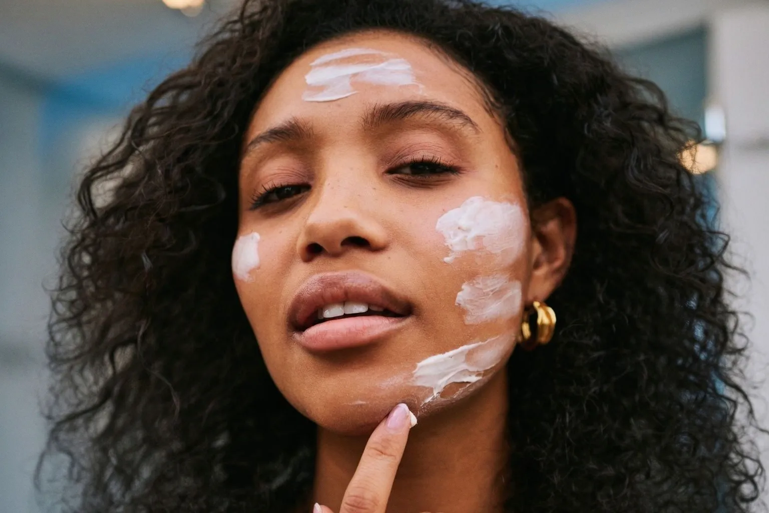 Anti-Aging-Trends im Check: Was Kosmetikchemiker wirklich über Seren sagen