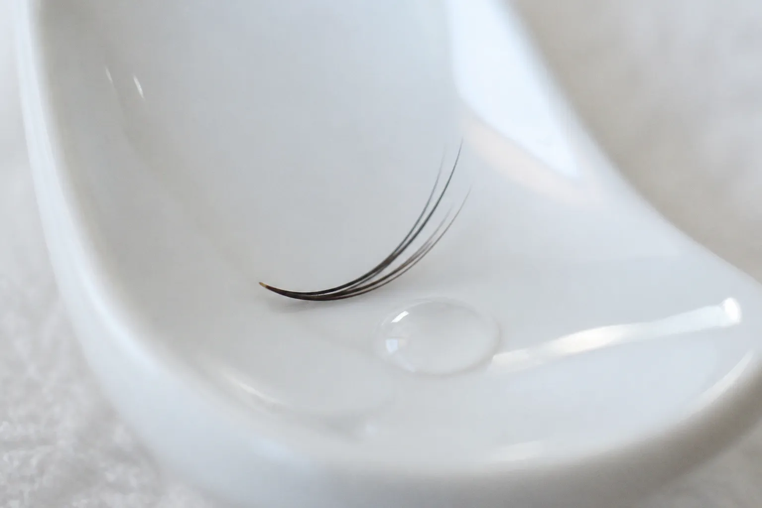 Lash Lifting: Warum die 24-Stunden-Regel wirklich entscheidet