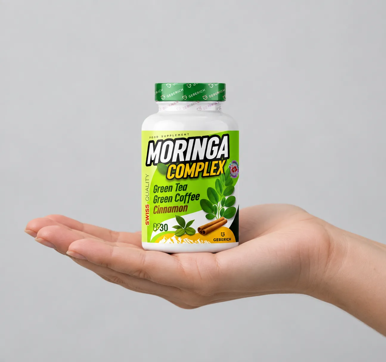 Moringa Complex — Verpackung in der Hand